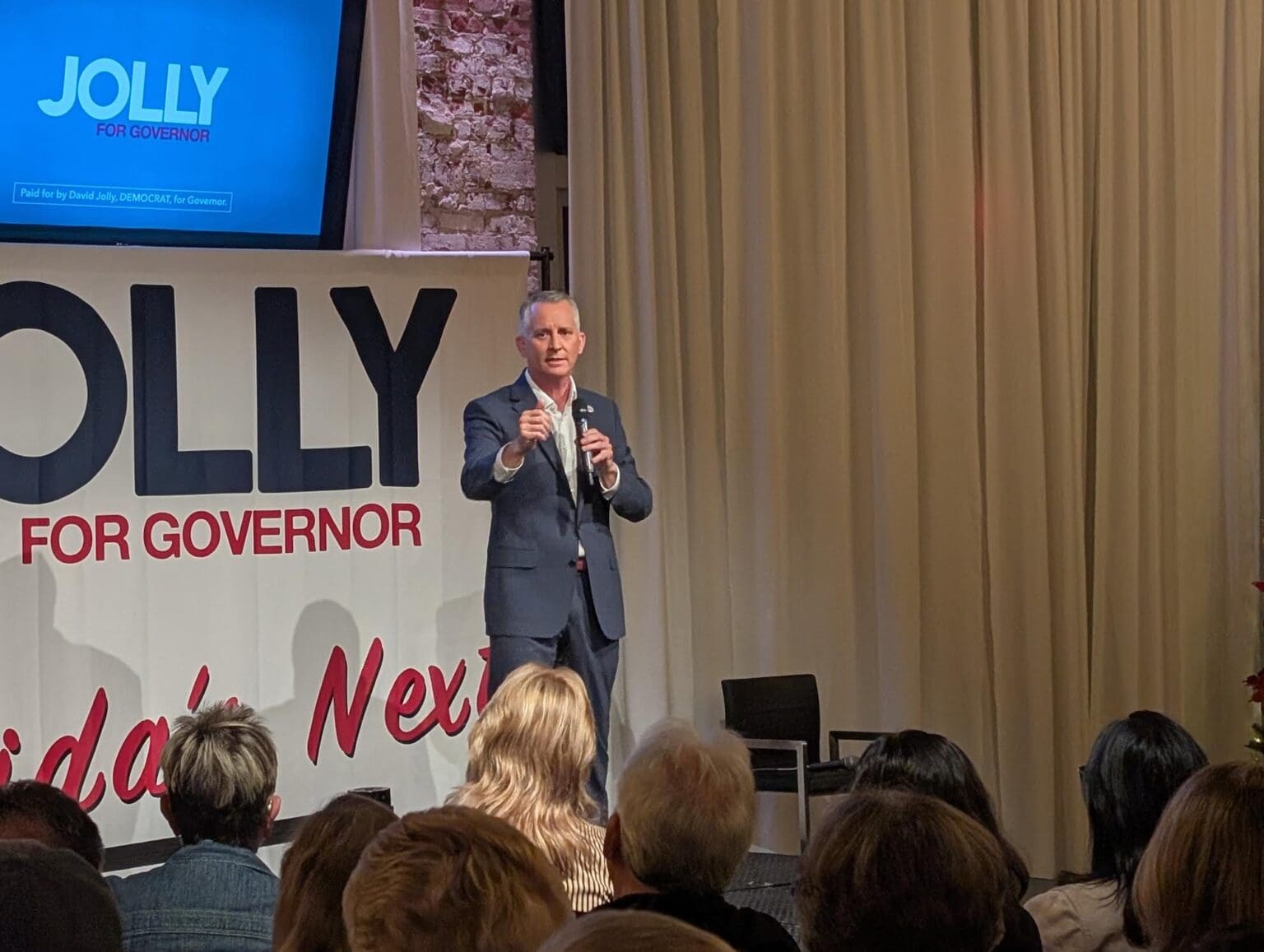 David Jolly speaking to supporters